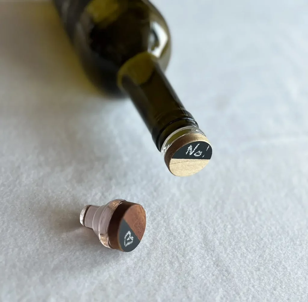 wine stopper can be labeled