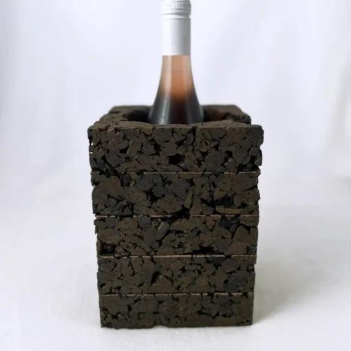 Cork Dark bronze borhűtő palackkal szemből